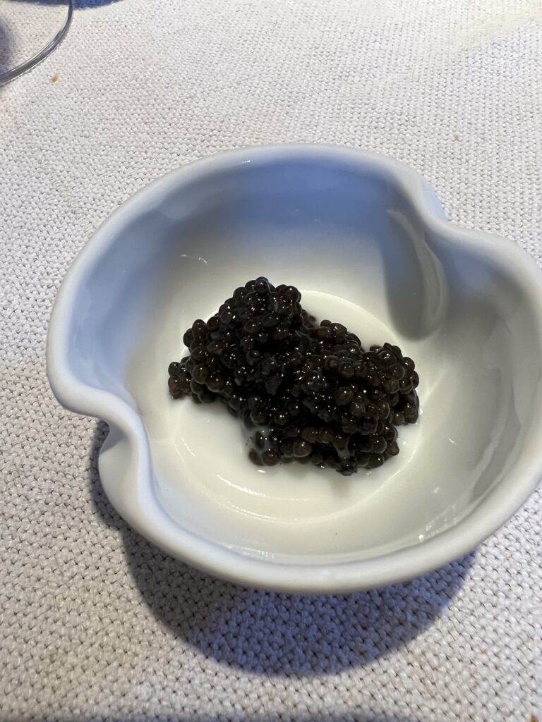 Caviar sobre grasa de chuleta en Asador Etxebarri