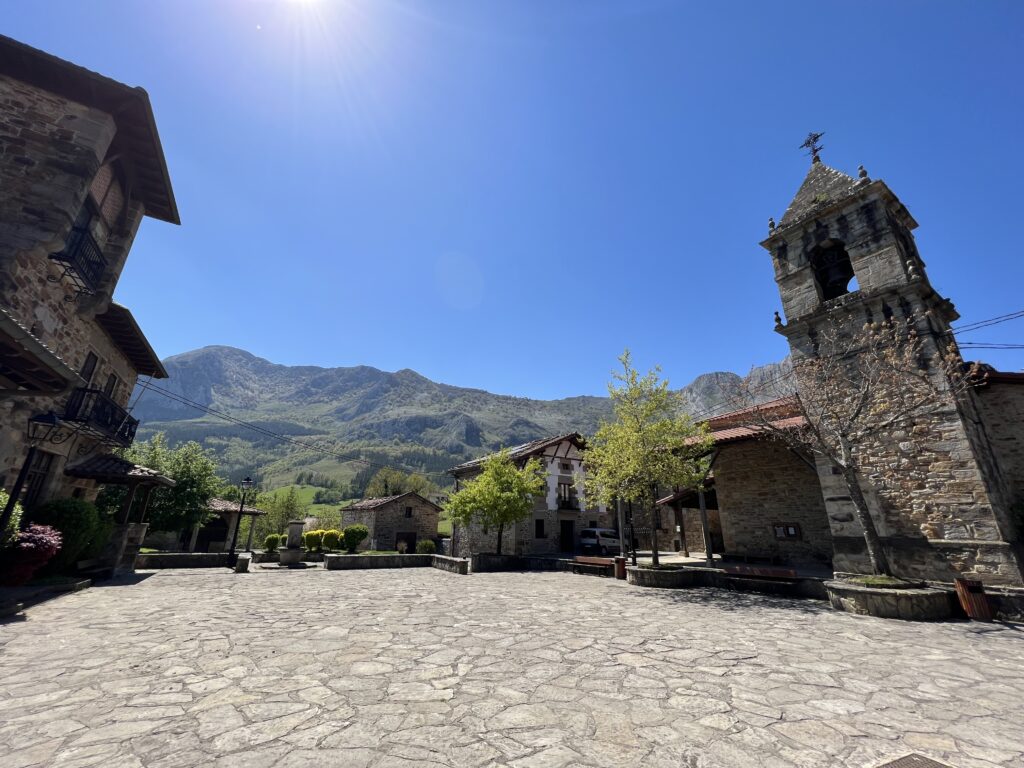 Vistas desde el exterior del Asador Etxebarri al Monte Atxondo